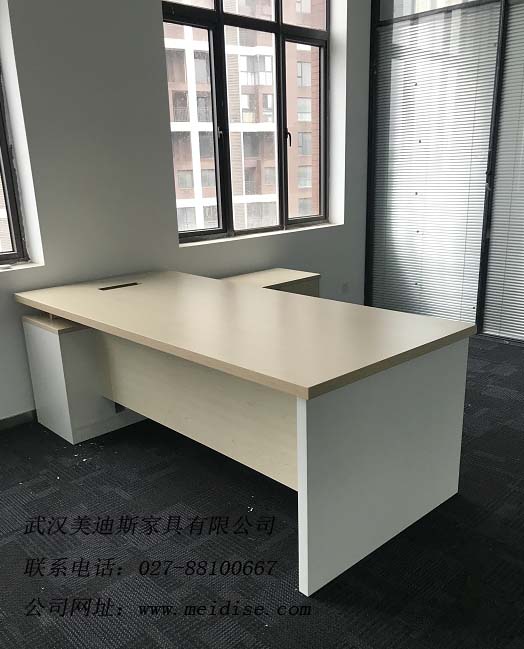 班臺.jpg 班臺.jpg